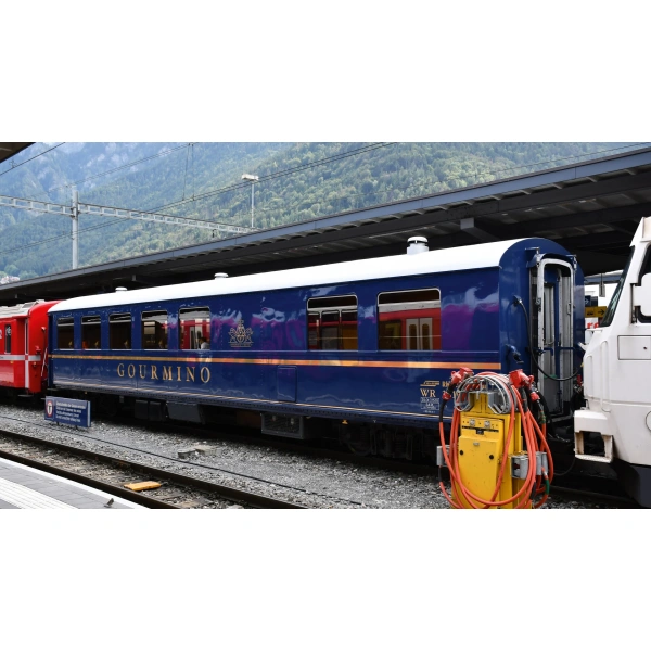 KATO N DC Speisewagen WR 3811 "Gourmino", RhB, blau