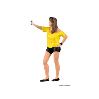 Viessmann H0, Frau schiesst Selfie, mit Blitzlicht