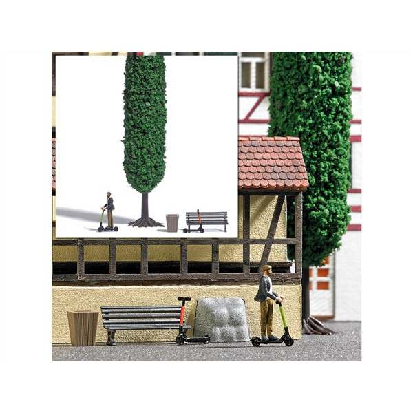 BUSCH H0 Action Set: E-Scooter