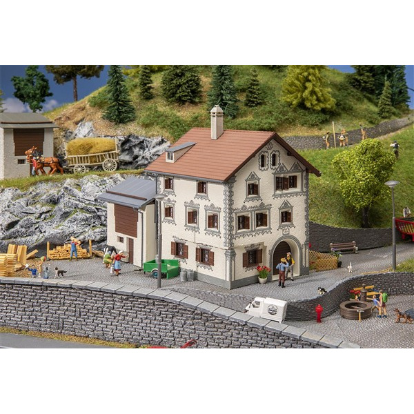 Faller H0 B&uuml;ndnerhaus Berg&uuml;n