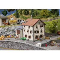 Faller H0 B&uuml;ndnerhaus Berg&uuml;n
