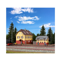 Kibri N Eisenbahnergeb&auml;ude mit Nebengeb&auml;ude inkl. Hausbeleuchtungs-Startset
