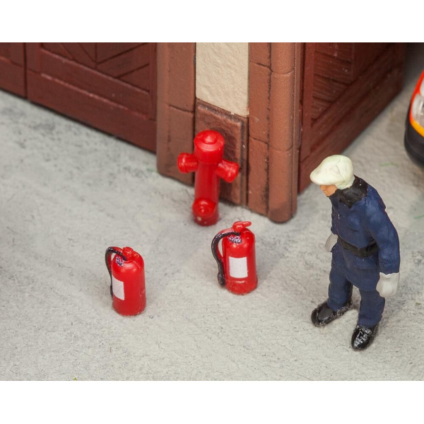Faller H0 6 Feuerl&ouml;scher und 2 Hydranten