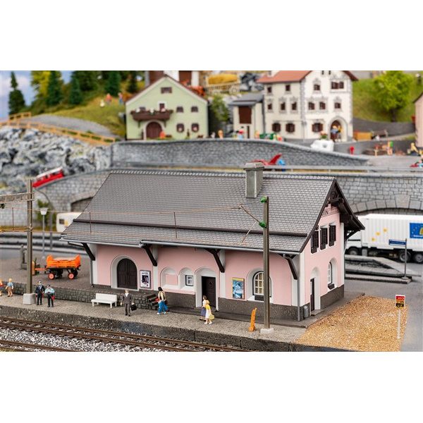 Faller H0 Bahnhof Lavin