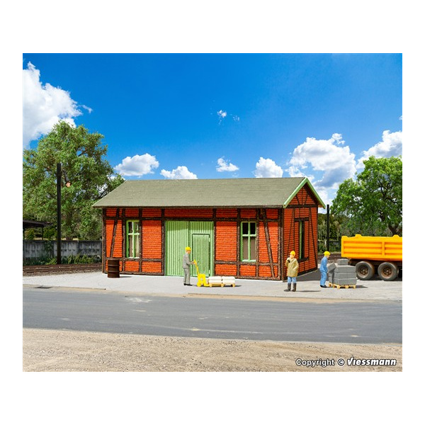 Vollmer N Werkstatt mit Ziegel-/Fachwerkfassade - Polyplate Bausatz
