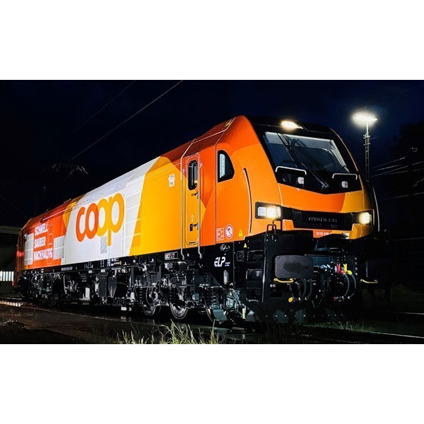 Sudexpress H0 DC Elektrolokomotive 2019 318-5, "RailCare COOP", Stadler Euro9000, digital Sound Panto