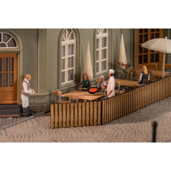 Faller H0 Kellner und Restaurantbesucher