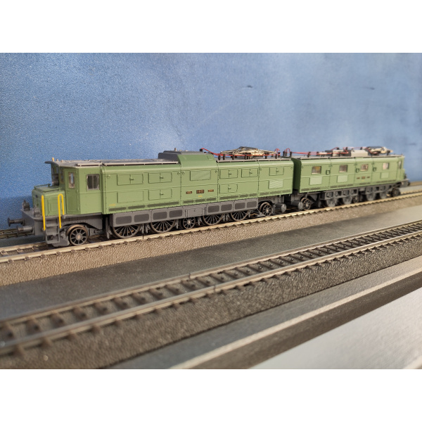 Trix H0 DC Elektrolokomotive Ae 8/14 11801, SBB, lindengr&uuml;n, analog, Occasion