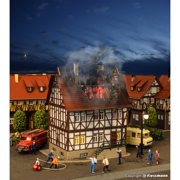 Vollmer H0 Brennendes Haus