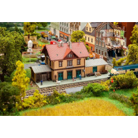 Faller N Bahnhof Ochsenhausen mit G&uuml;terschuppen